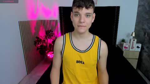 Snapshot of naughty_twink_ chatting on October 14, 11:33 am Noah online show from October 14, 11:33 am