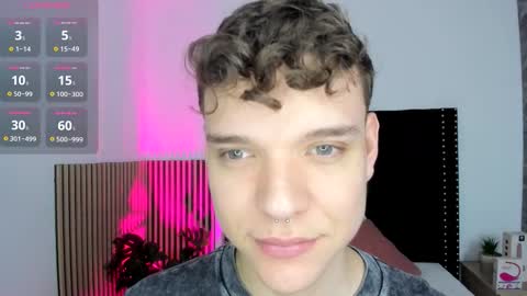 Snapshot of naughty_twink_ chatting on October 27, 12:42 pm Noah online show from October 27, 12:42 pm