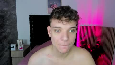 Snapshot of naughty_twink_ chatting on November 5, 11:54 am Noah online show from November 5, 11:54 am