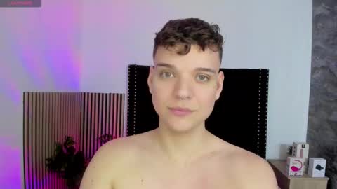 Snapshot of naughty_twink_ chatting on November 24, 12:27 pm Noah online show from November 24, 12:27 pm