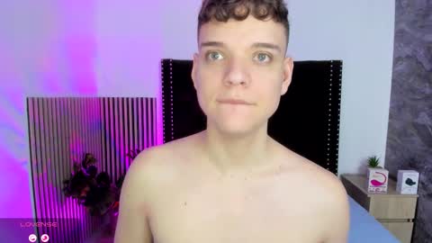 Snapshot of naughty_twink_ chatting on November 27, 12:18 pm Noah online show from November 27, 12:18 pm