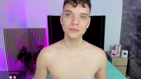 Snapshot of naughty_twink_ chatting on November 29, 11:13 am Noah online show from November 29, 11:13 am