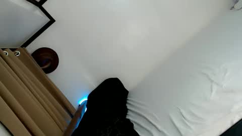 Snapshot of naughtybella_ chatting on February 9, 5:33 am bella online show from February 9, 5:33 am