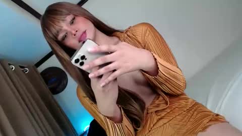 Snapshot of naughtybella_ chatting on February 11, 3:50 pm bella online show from February 11, 3:50 pm