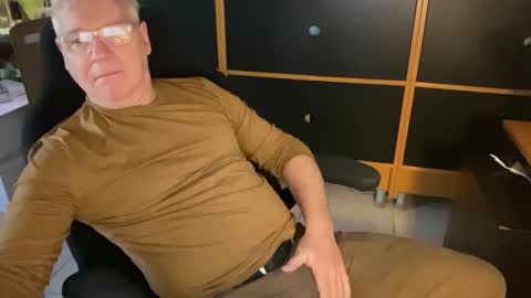 naughtydaddyla online show from December 14, 7:40 pm