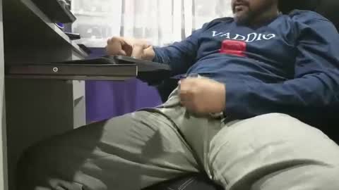 Snapshot of naughtydesicock chatting on December 17, 11:27 pm sakhtlaundaz online show from December 17, 11:27 pm