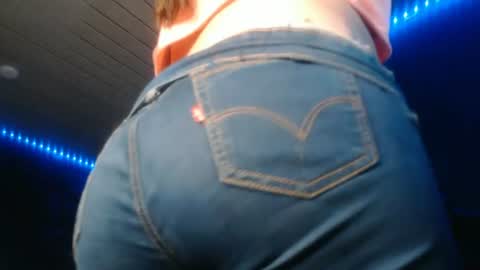 Snapshot of naughtyhotsquirt chatting on June 11, 5:00 pm Kimberly online show from June 11, 5:00 pm