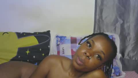 Snapshot of naughtyie chatting on October 15, 7:36 pm naughtyie online show from October 15, 7:36 pm