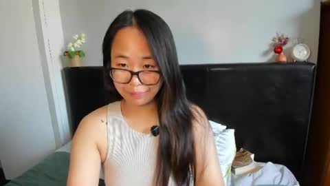 Snapshot of naughtynerdygirl chatting on July 10, 12:30 pm Gigi Chu online show from July 10, 12:30 pm