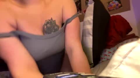 Snapshot of naughtyred25 chatting on November 2, 7:33 am naughtyred23 online show from November 2, 7:33 am