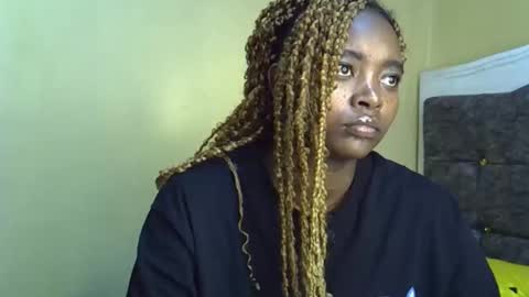 Snapshot of naughybitch chatting on February 21, 8:59 am naughybitch online show from February 21, 8:59 am