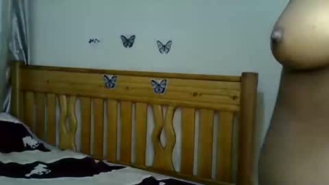 naughytwinxx online show from December 15, 9:46 am