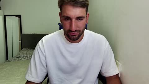 Snapshot of naugthy18boy chatting on February 18, 7:43 pm Nico online show from February 18, 7:43 pm