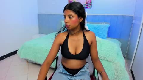 Snapshot of naugthy_brunette_ chatting on November 27, 6:43 pm naugthy_brunette_ online show from November 27, 6:43 pm