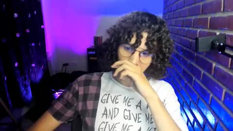 Snapshot of naugthy_kyle19 chatting on January 22, 2:26 am naugthy_kyle19 online show from January 22, 2:26 am