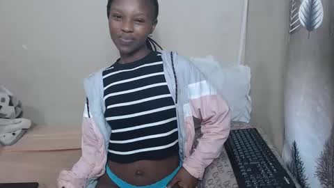 nawtylarissa_ online show from November 17, 11:43 pm