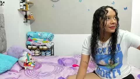 nay_and_aleja online show from October 12, 1:37 am