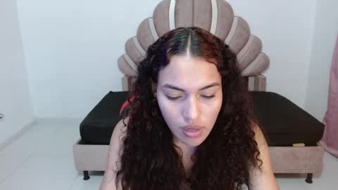 naya_fox1 online show from December 21, 1:35 am