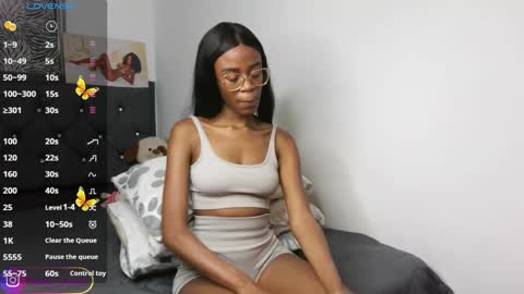 Snapshot of nayah_dussa1 chatting on January 29, 12:54 am Vane broadcast 6 pm to 1 am Colombia time online show from January 29, 12:54 am