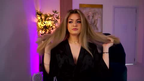 Snapshot of nayaquinn chatting on February 9, 7:29 pm Naya online show from February 9, 7:29 pm