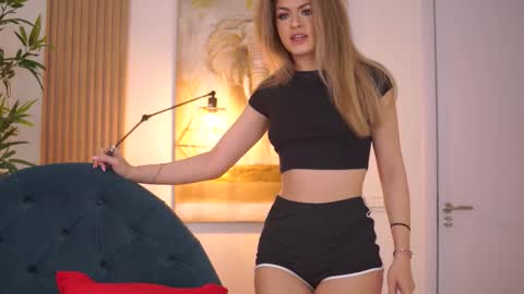 Snapshot of nayaquinn chatting on March 2, 8:04 pm Naya online show from March 2, 8:04 pm