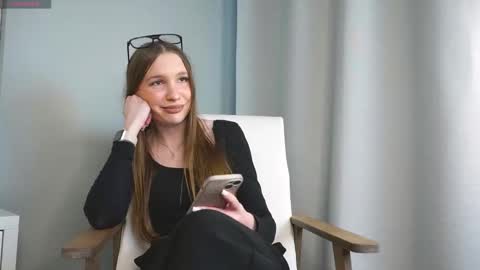 Anika online show from March 29, 2:28 pm