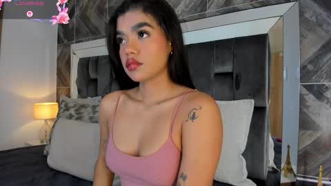 Snapshot of naylagrey chatting on March 2, 11:17 am online show from March 2, 11:17 am