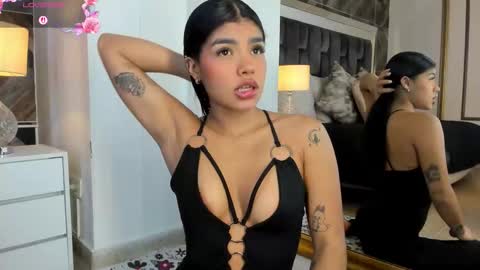 Snapshot of naylagrey chatting on March 10, 11:37 am online show from March 10, 11:37 am