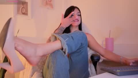 Snapshot of nebetcolin chatting on February 7, 10:02 pm Hellen online show from February 7, 10:02 pm