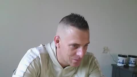 nederland77 online show from December 23, 3:01 pm