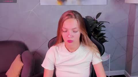 Snapshot of neelly_collins chatting on July 8, 9:14 am Nelly online show from July 8, 9:14 am