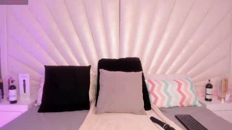 neereth online show from April 8, 9:15 pm