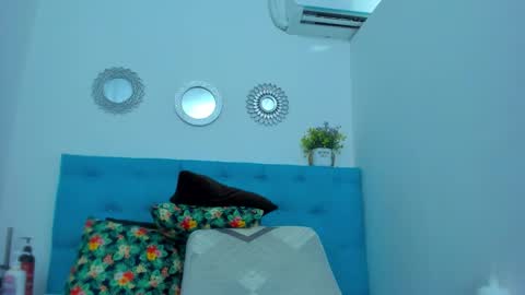 Snapshot of neferet_opal chatting on February 6, 1:10 am neferet_opal online show from February 6, 1:10 am