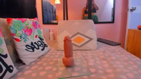 Snapshot of neferet_opal chatting on February 25, 12:53 am neferet_opal online show from February 25, 12:53 am