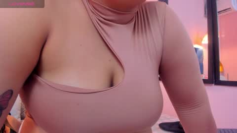 Snapshot of neferet_opal chatting on February 27, 12:21 am neferet_opal online show from February 27, 12:21 am