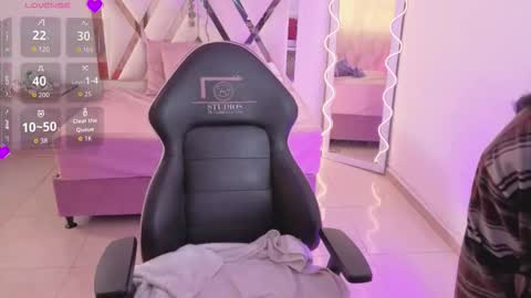 Snapshot of neftis_tay chatting on February 21, 7:04 pm NEFTIS online show from February 21, 7:04 pm