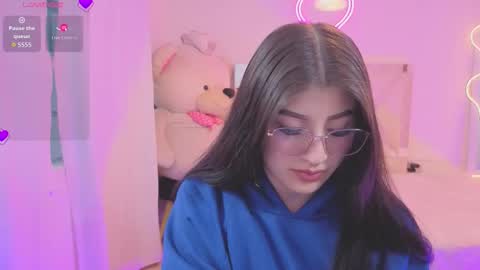 Snapshot of neftis_tay chatting on February 22, 11:42 am NEFTIS online show from February 22, 11:42 am