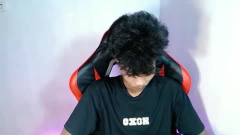 neil_asian69 online show from November 2, 10:39 am