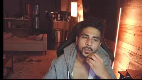 Snapshot of neilsing chatting on December 18, 5:35 am neil online show from December 18, 5:35 am