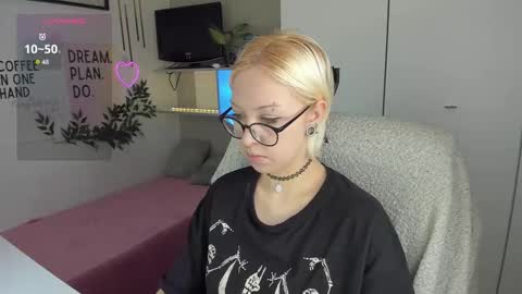 Kate online show from March 24, 2:33 pm