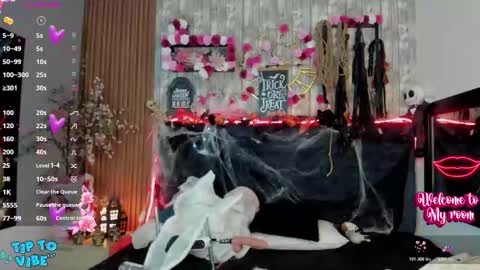 Miah online show from October 17, 12:30 pm