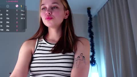 Snapshot of neldaaskins chatting on January 9, 1:39 am Lana online show from January 9, 1:39 am