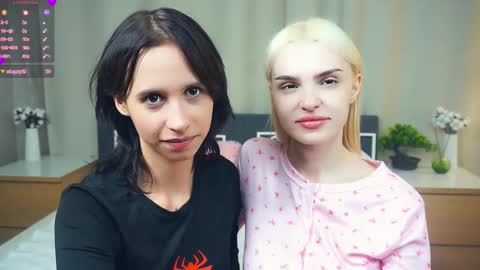 Snapshot of neldabestwick chatting on March 2, 8:59 pm Histori online show from March 2, 8:59 pm