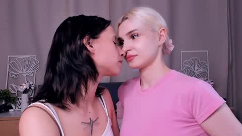 Snapshot of neldabestwick chatting on March 26, 9:42 pm Histori online show from March 26, 9:42 pm