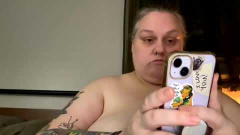 Snapshot of nellatlas chatting on November 29, 2:25 am Nellie Atlas online show from November 29, 2:25 am