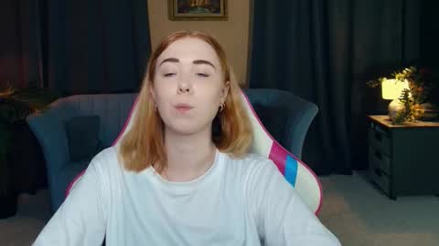 Snapshot of nelliemathers chatting on December 3, 8:40 pm Nelli online show from December 3, 8:40 pm