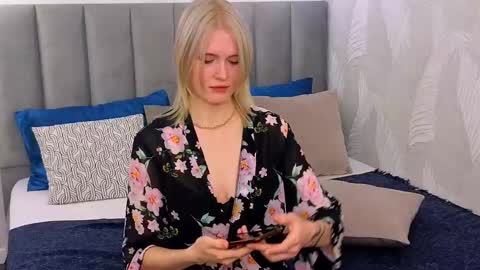 Snapshot of nellloyns chatting on February 27, 5:04 pm Nelly online show from February 27, 5:04 pm
