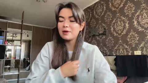 Snapshot of nellytarallo chatting on March 15, 8:31 am Ava online show from March 15, 8:31 am