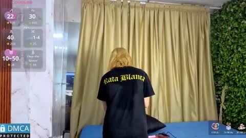 Snapshot of nena_cupcake_ chatting on February 13, 11:06 am Salome Nena cupcake online show from February 13, 11:06 am