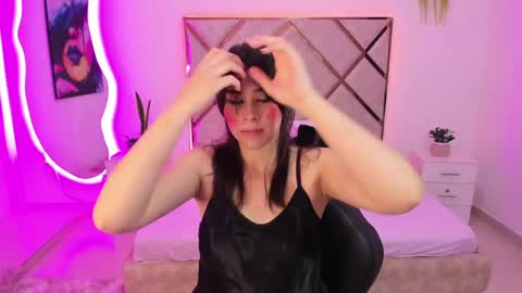 nenaarisk online show from April 12, 1:05 pm